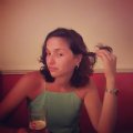 Cherche des copines rigolotes pour sortir, bouger (je veux me lancer dans les sports extrêmes XD), se faire des petites bouffes et pourquoi pas picoler et parler de caca ?