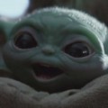 mandalorian-babyyoda-flying