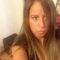 Fille super cool avec grand sens de l humour