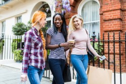 les-femmes-ont-moyenne-six-meilleures-amies-cours-leur-vie.jpeg
