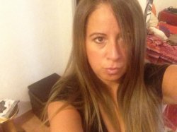 Fille super cool avec grand sens de l humour